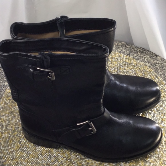 Michael Kors size 9 Black 3/4” Boots. Pull on - Picture 2 of 6
